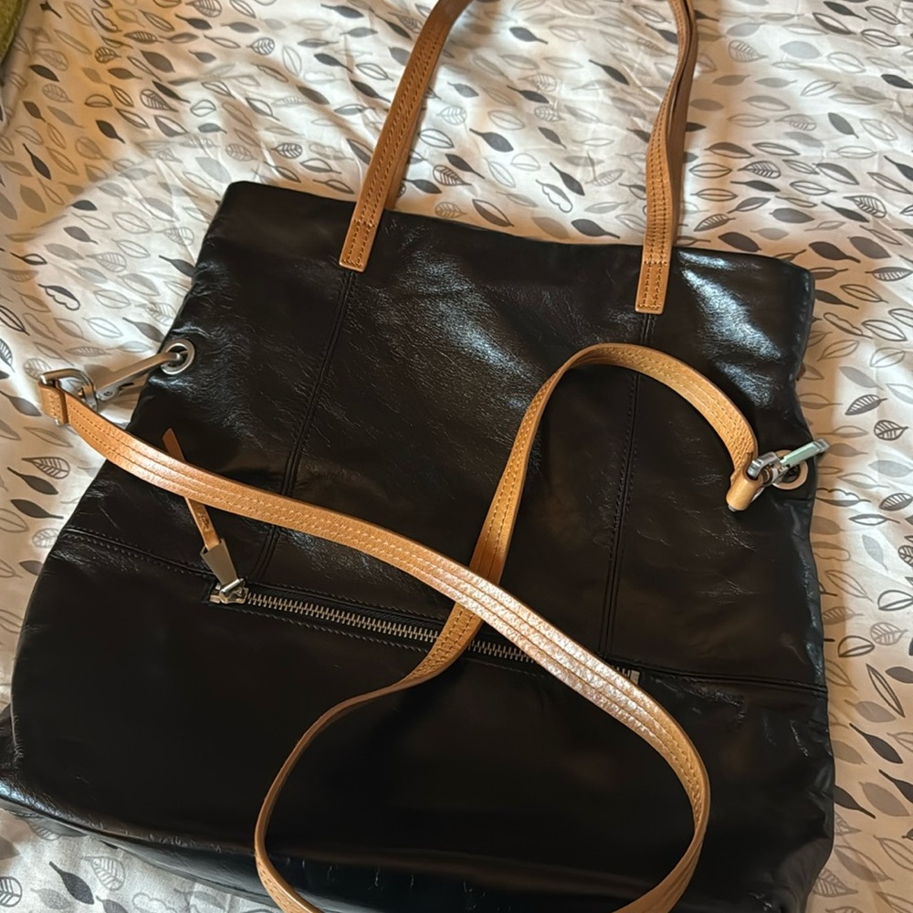 Hobo International Black & Tan leather Top Handle Bag/Buckle Bag Purse Zipper